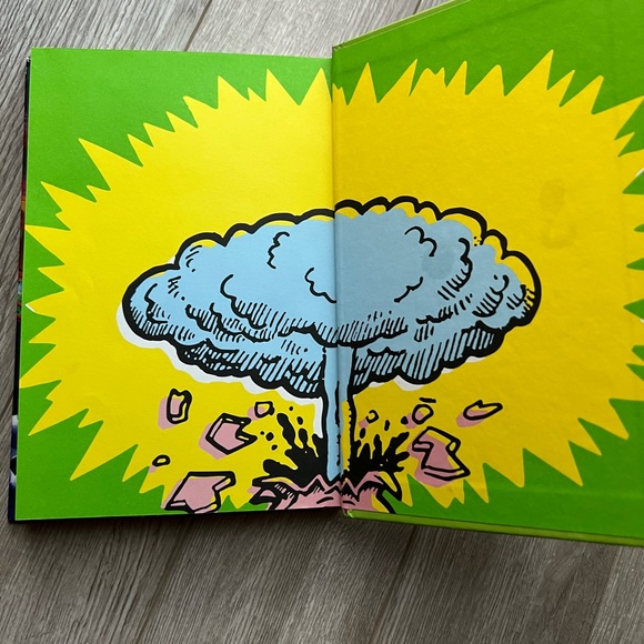 Welcome to Smellville (Garbage Pail Kids Book 1) - Picture 5 of 5